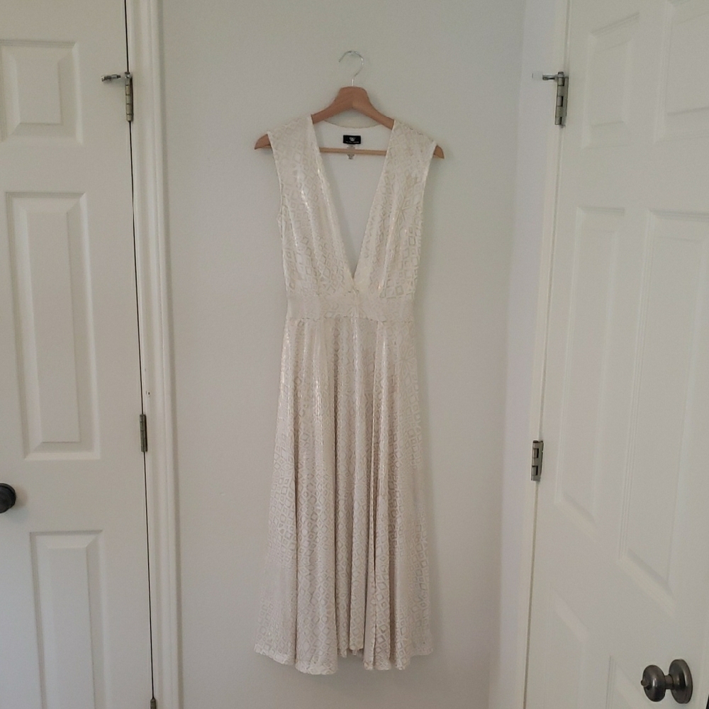 Va Va Voom Sexy White And Sparkle Gold Plunge Dress